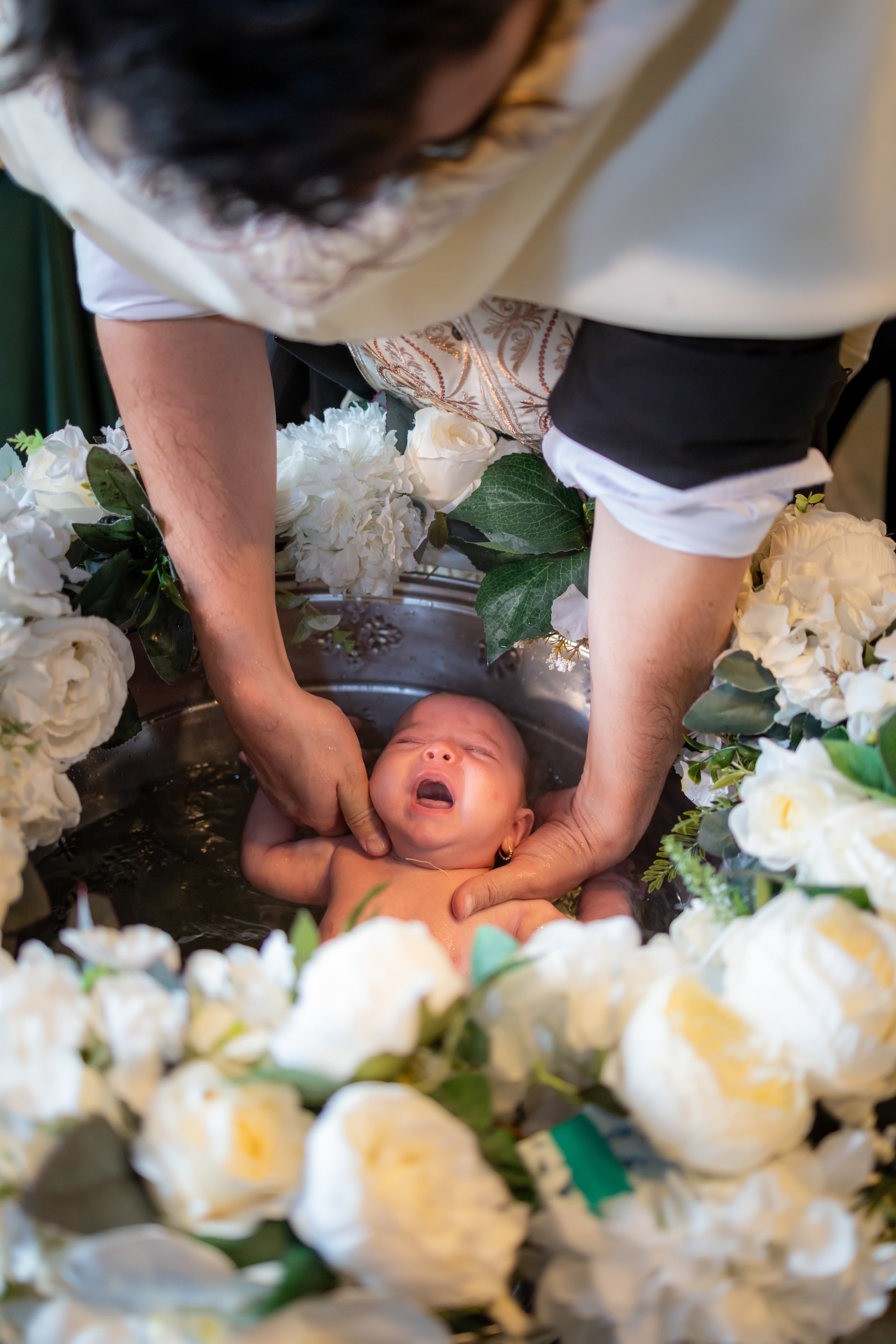 Fotograf botez - Pictoria Team - ceremonie religioasă la biserică