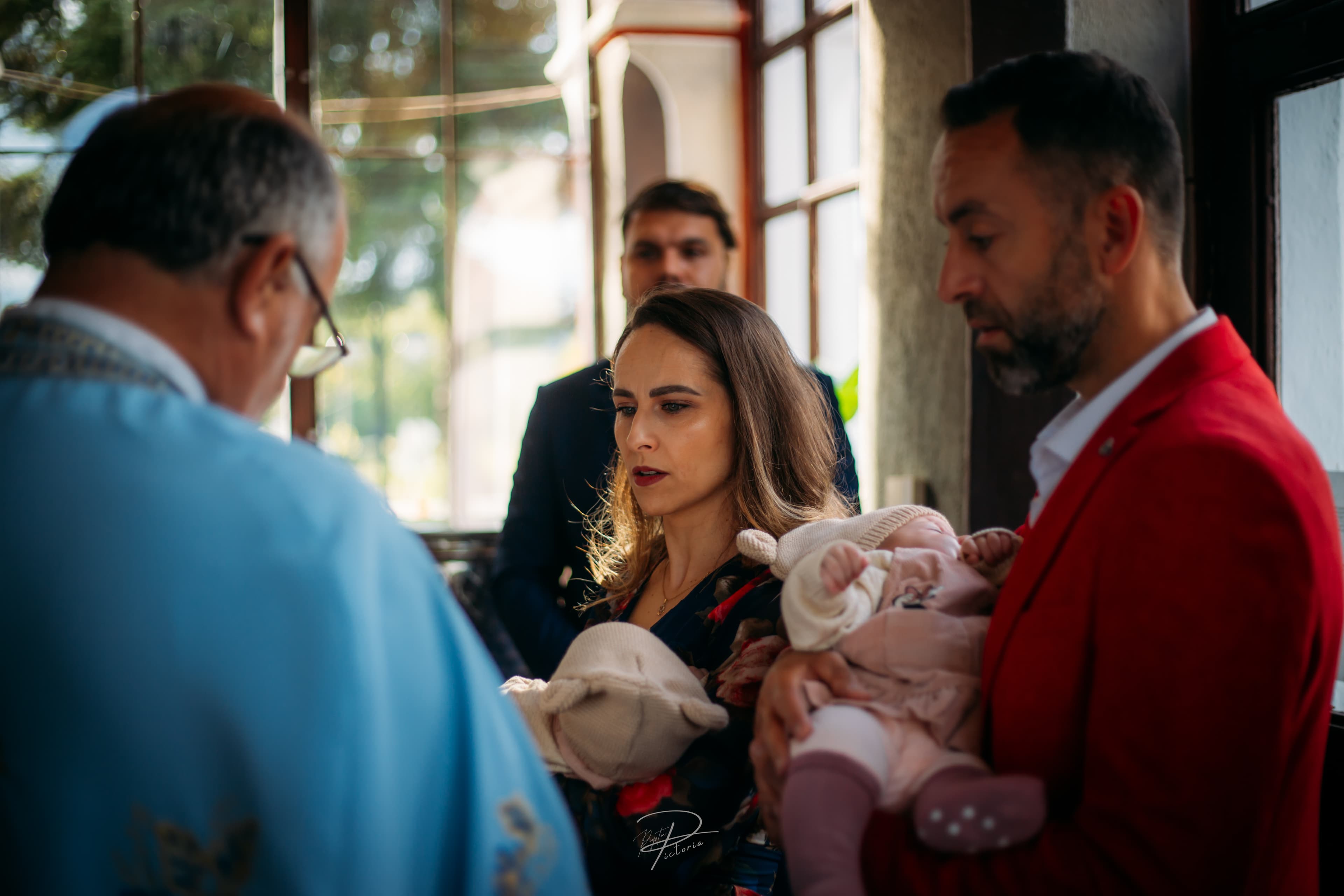 Fotograf botez - Pictoria Team - moment special cu nașii